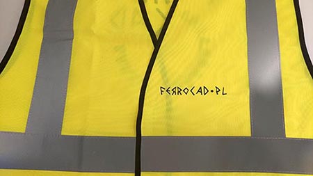 Nadruk na kamizelce ostrzegawczej