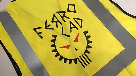 Logo na kamizelce ostrzegawczej