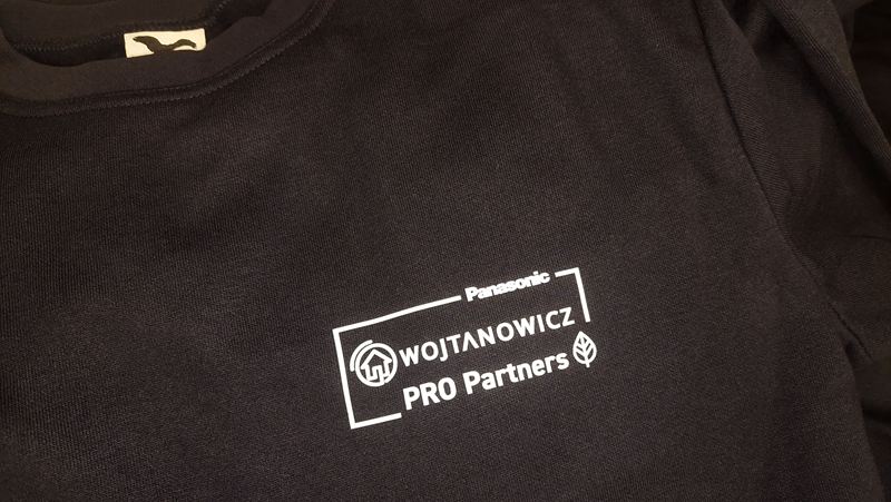 Bluza bez kaptura z nadrukiem DTF logo firmy Wojtanowicz