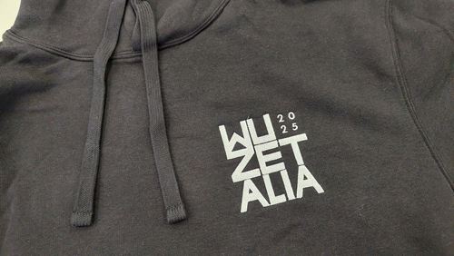 Męska bluza z kapturem z haftowanym logo Wuzetalia 2025 na piersi