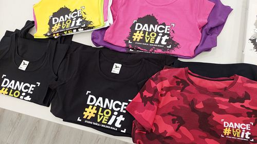 Koszulki z kolorowym nadrukiem DTF – Dance Love It