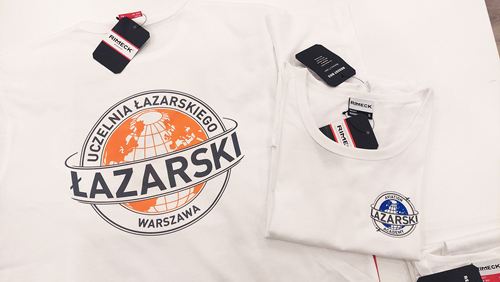 Nadruk DTF na koszulkach – Łazarski