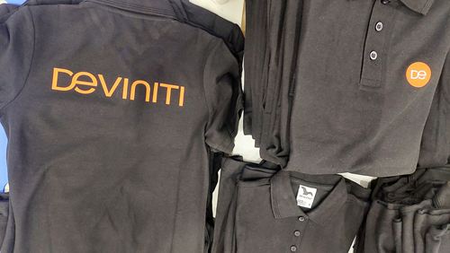 Koszulki polo firmowe z nadrukiem DTF – Devinity