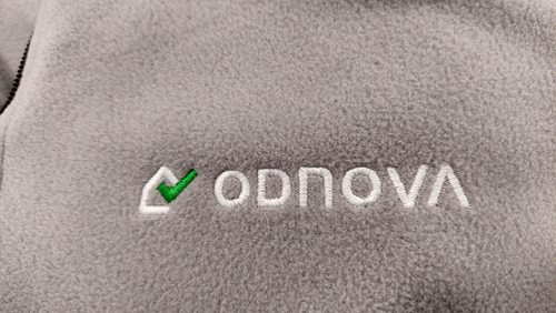 Detale haftu komputerowego na polarze Odnova
