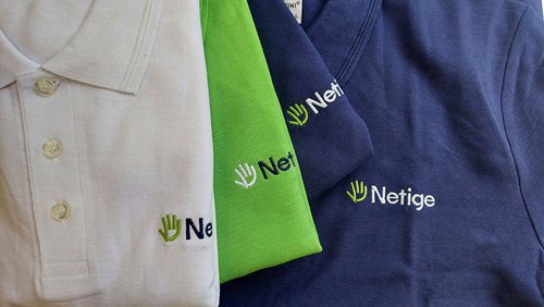 Koszulka polo z haftowanym logo Netige