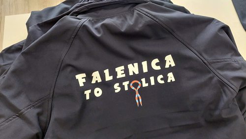Granatowy softshell z nadrukiem Falenica to Stolica na plecach